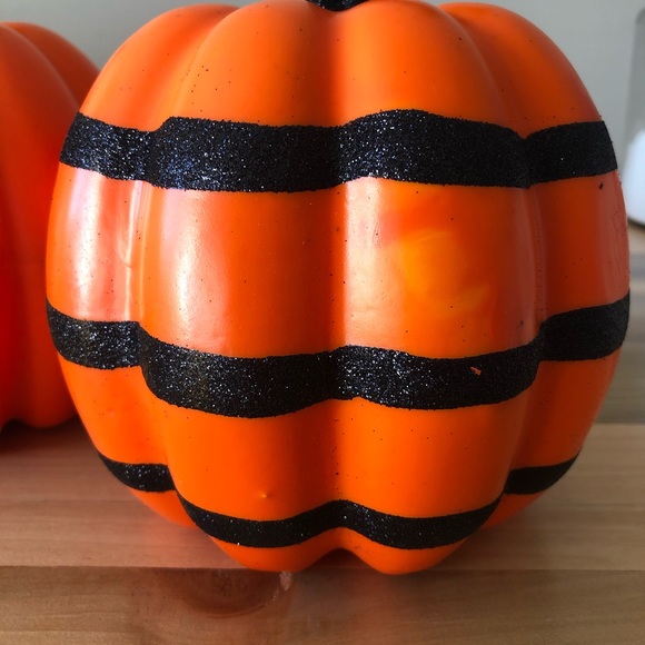 New! Halloween Foam Pumpkin Set - Picture 3 of 3